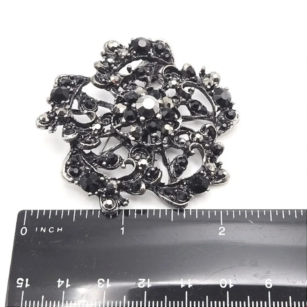 Vintage‎ Style Black Rhinestone Brooch Pin Flower Embellished Costume Jewelry